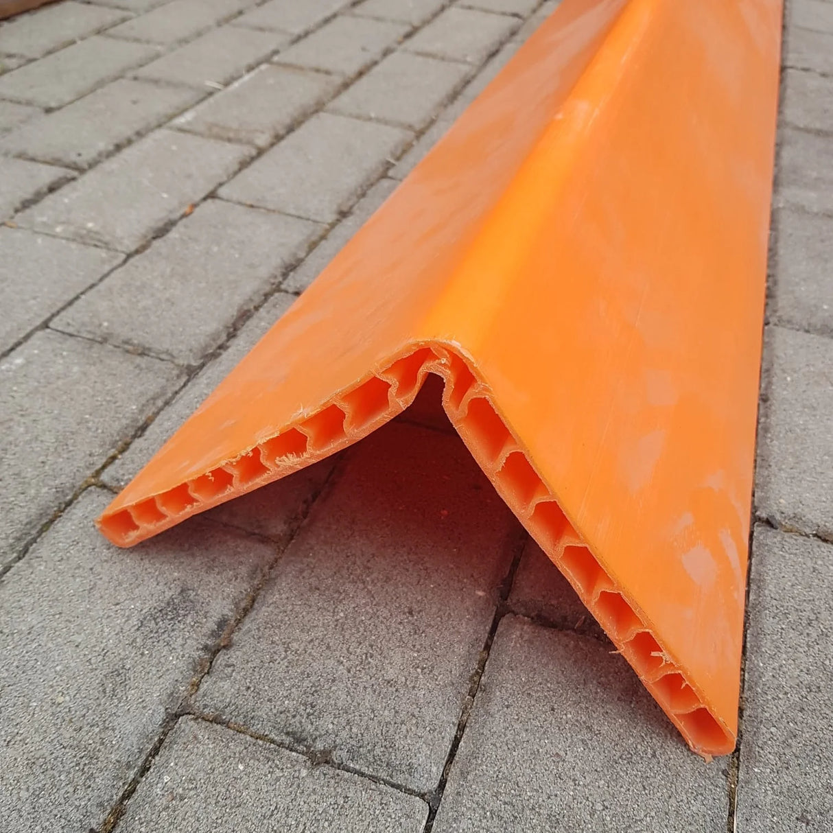 Ochrana hrán z PE – typ CP02 oranžová, 19 x 190 x 190 mm, dĺžka 2 m, OVASLING