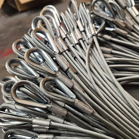 Malý kábel s lisovanou objímkou a očkom